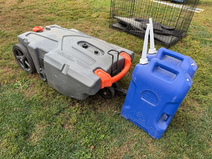 36-gallon-rv-septic-caddy-and-(2)-6-gallon-water-tanks,-buying-all-for-one-money-image-3