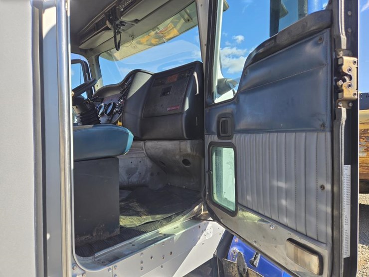 2005-kenworth-t800-image-43