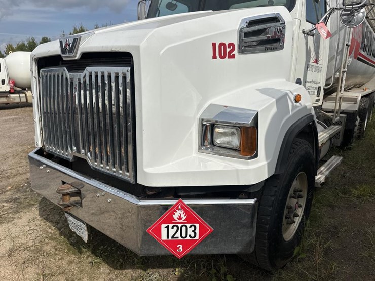 2015-western-star-4700sb-image-9