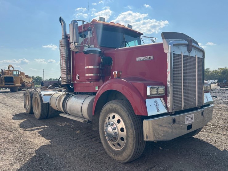 kenworth-t/a-day-cab-road-tractor-image-6