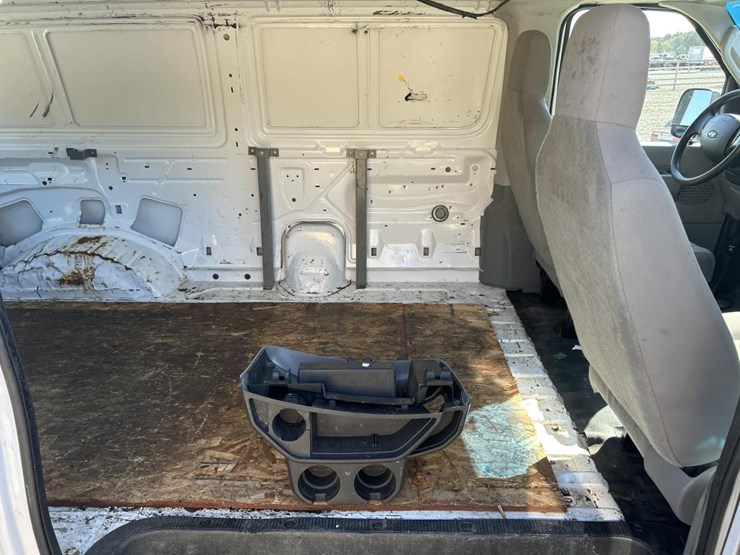 2014-ford-e250-image-38