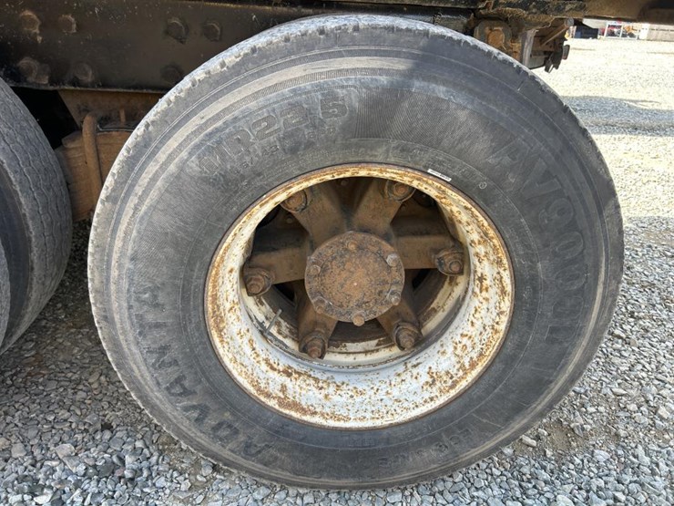 1995-mack-dm690s-image-94