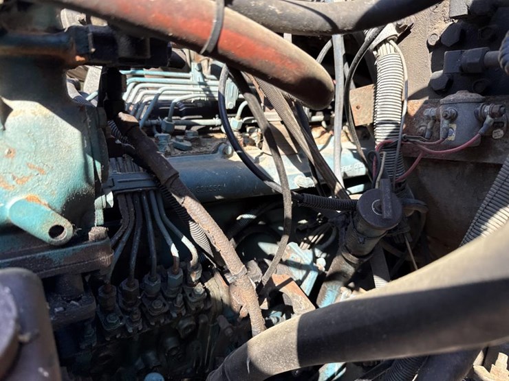 #1815-•-1985-international-1954-cab-and-chassis-image-15