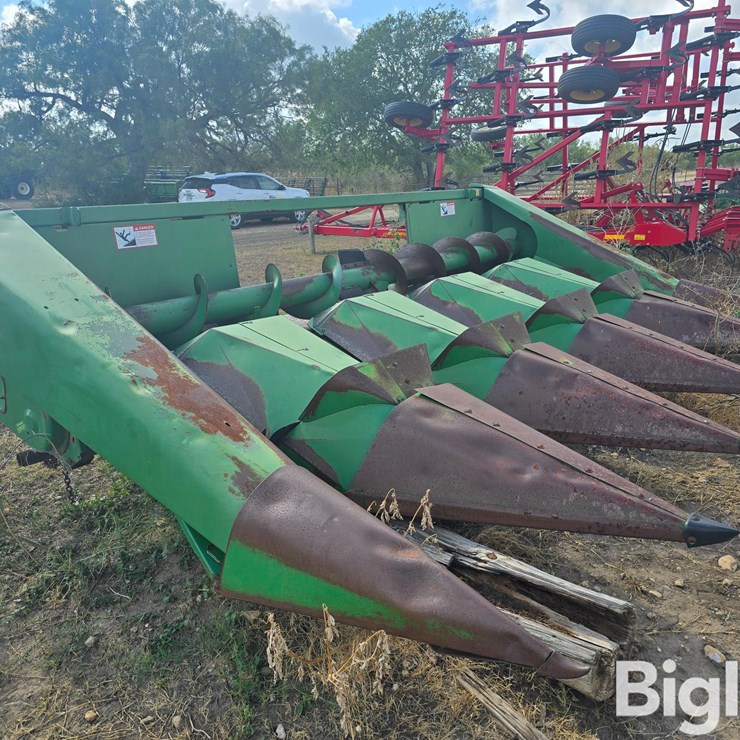 JOHN DEERE 546