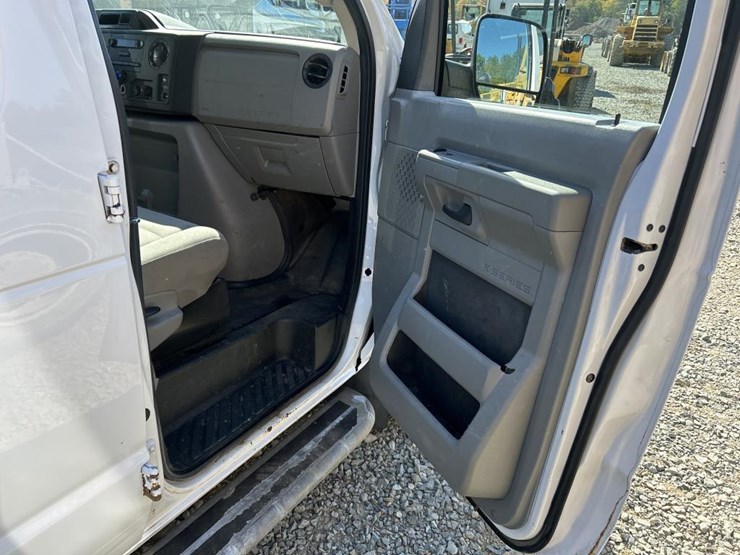 2014-ford-e250-image-39