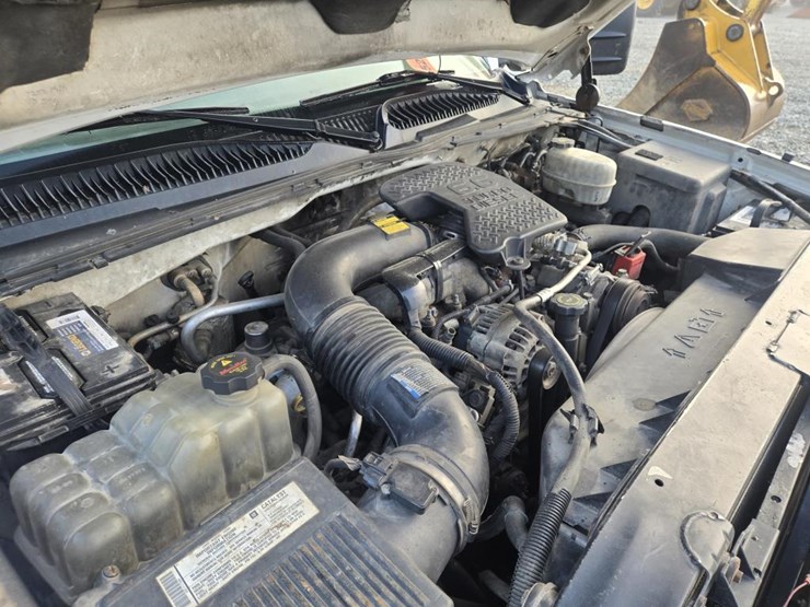 2005-chevrolet-3500-image-26