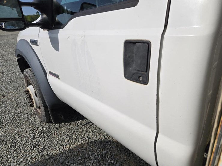 2006-ford-f550-image-15
