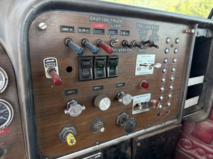 #1752-•-1979-peterbilt-day-cab-heavy-haul-image-49
