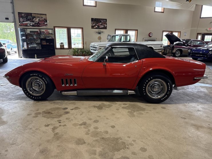 #1390-•-1969-chevrolet-corvette-stingray-car-image-2
