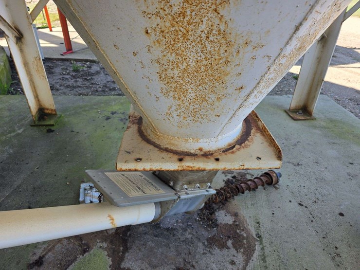 approx-24-ton-bulk-bin,-approx-27’-tall-and-11’-wide-with-bridge-rid-anti-bridge-system,-30’-of-flex-image-12