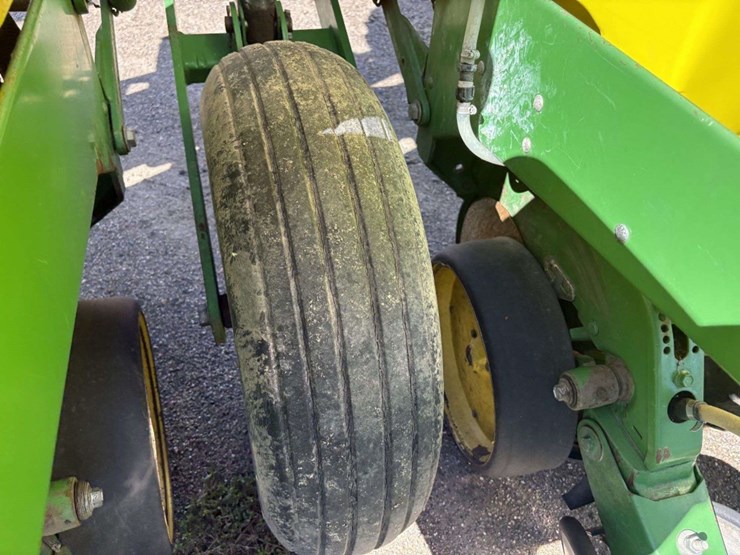 john-deere-7200-image-25