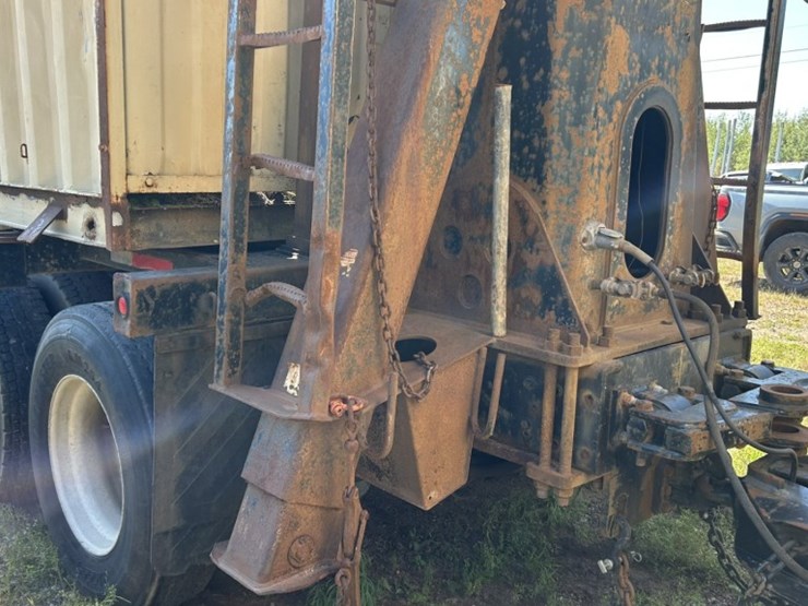 #1753-•-2005-western-star-tri-axle-storm-cleanup-truck-image-35