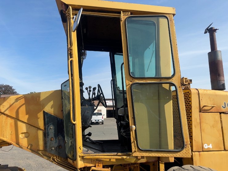 1982-deere-670a-image-22