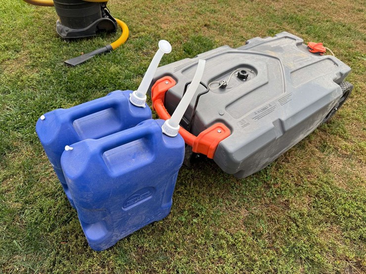 36-gallon-rv-septic-caddy-and-(2)-6-gallon-water-tanks,-buying-all-for-one-money-image-4