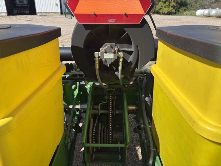 john-deere-7200-image-24