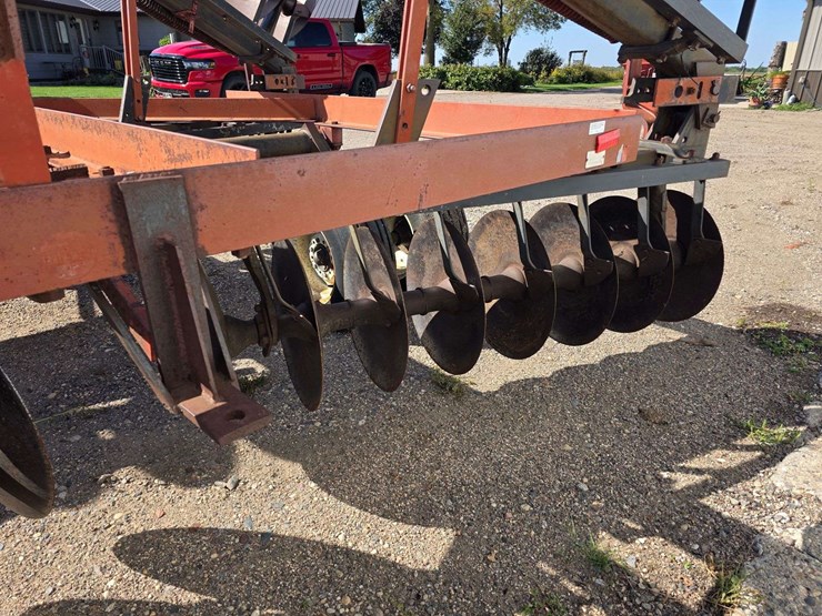 ih-470-tandem-disk,-manual-fold-wings,-9.5l-14-tires-on-6-bolt-rims,-hydraulic-lift,-rear-hitch,-dis-image-25