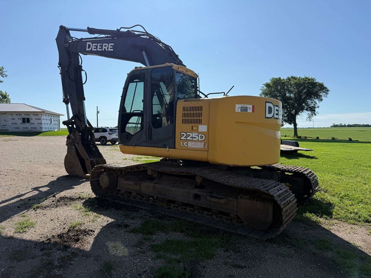 deere-225d-lc-image-3