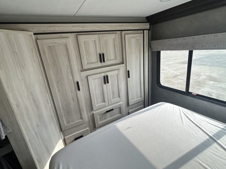 2021-ford-e450-image-68