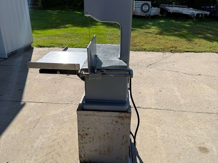 globe-meat-band-saw-for-meat-cutting,-stimpson-model-79.-this-item-is-located-in-south-dakota,-there-image-5
