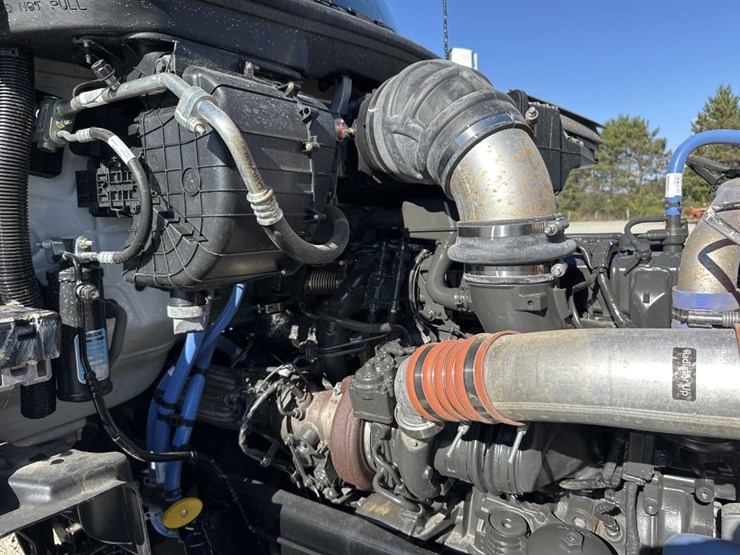 2025-kenworth-t880-image-62