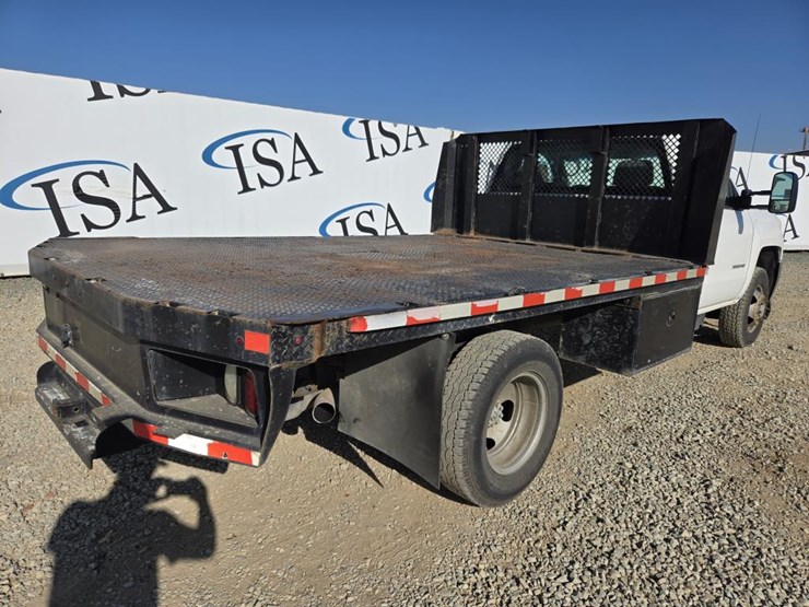 2015-chevrolet-3500-image-5