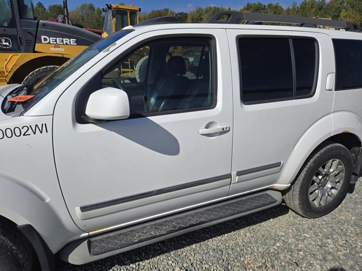 2009-nissan-pathfinder-le-image-13