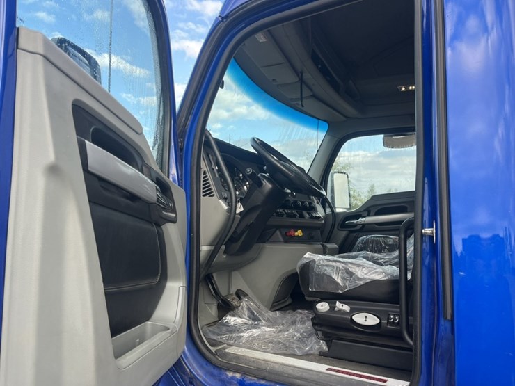 2020-kenworth-t680-image-114