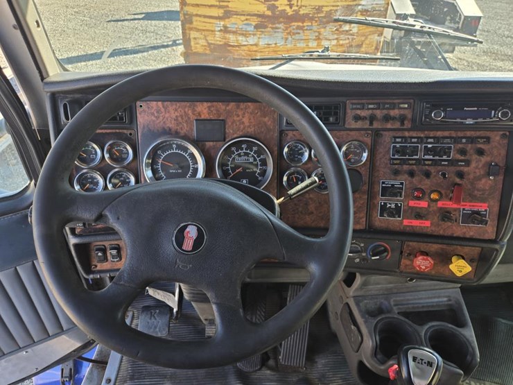 2005-kenworth-t800-image-47