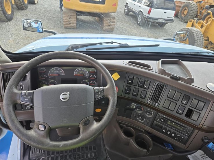 2015-volvo-10-image-46