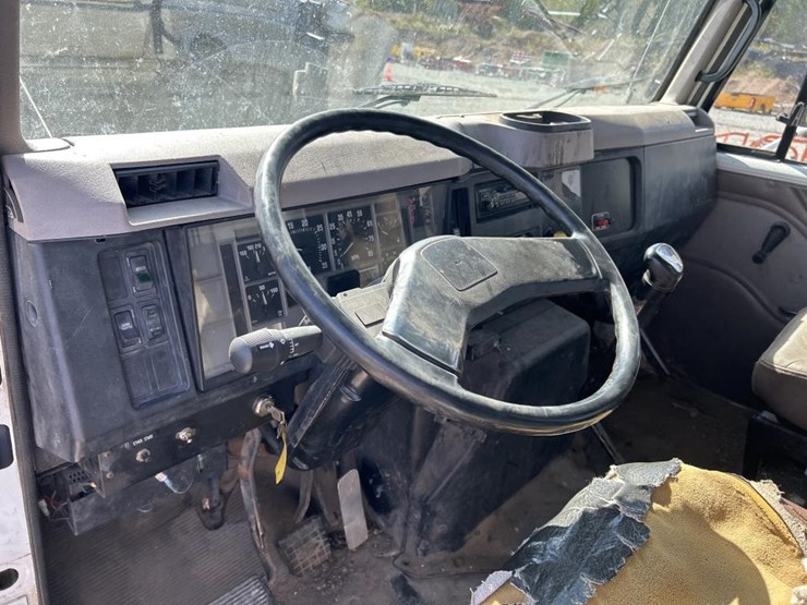 1998-international-4900-image-61