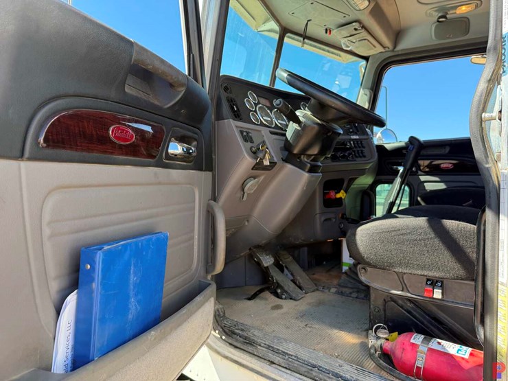 2019-peterbilt-367-image-7