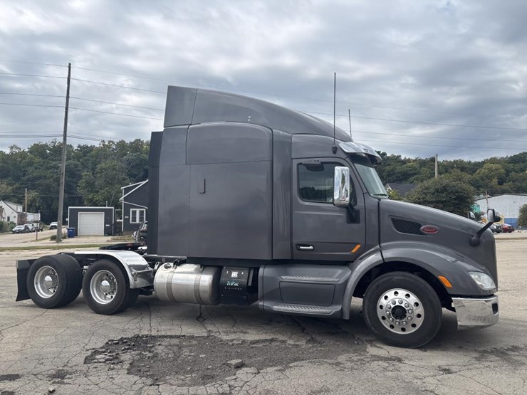 2017-peterbilt-579-image-4