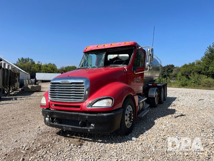 2007-freightliner-columbia-liquid-nurse-truck-(jn3025,-unit-1852)-image-1