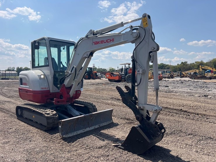 2021-takeuchi-tb235-2-image-6