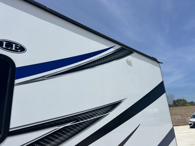 2022-ford-e350-image-15