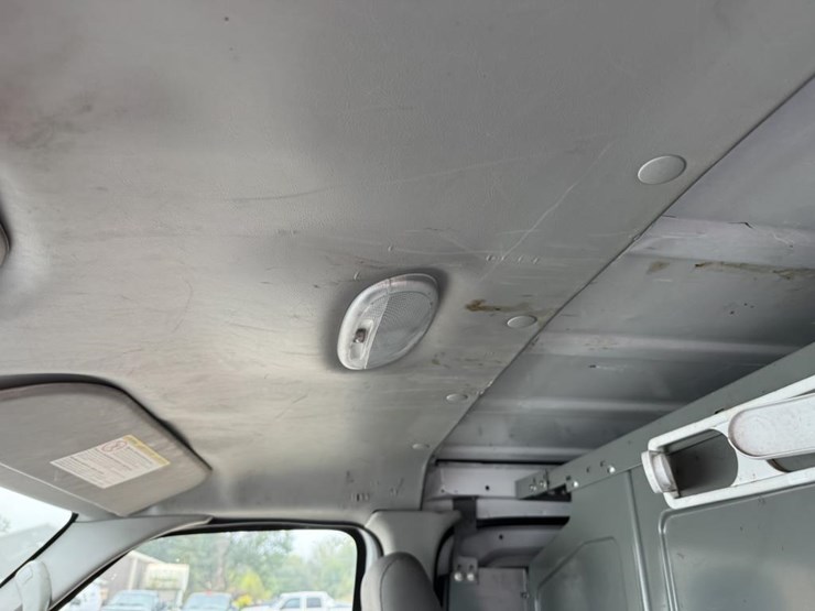 2013-ford-cargo-image-40