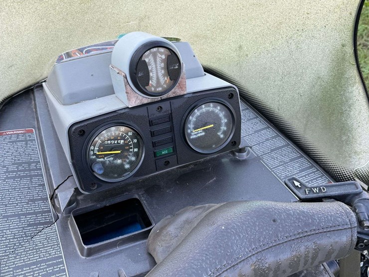 1990-polaris-indy-trail-deluxe-2-up-snowmobile,-5,944-miles,-electric-start-and-reverse,-runs-good-a-image-9