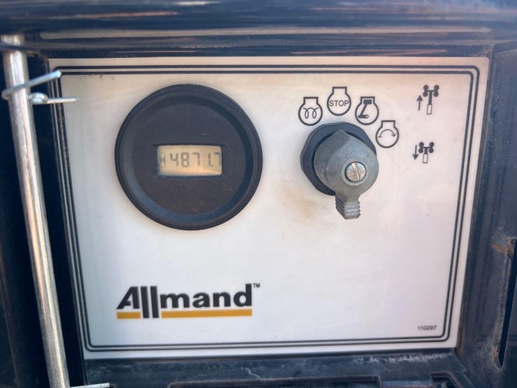 2019-allmand-night-life-v-series-light-plant-image-12