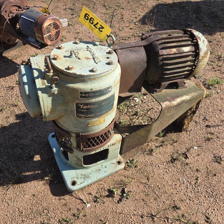 #2799 • 5Hp W/ Mixer