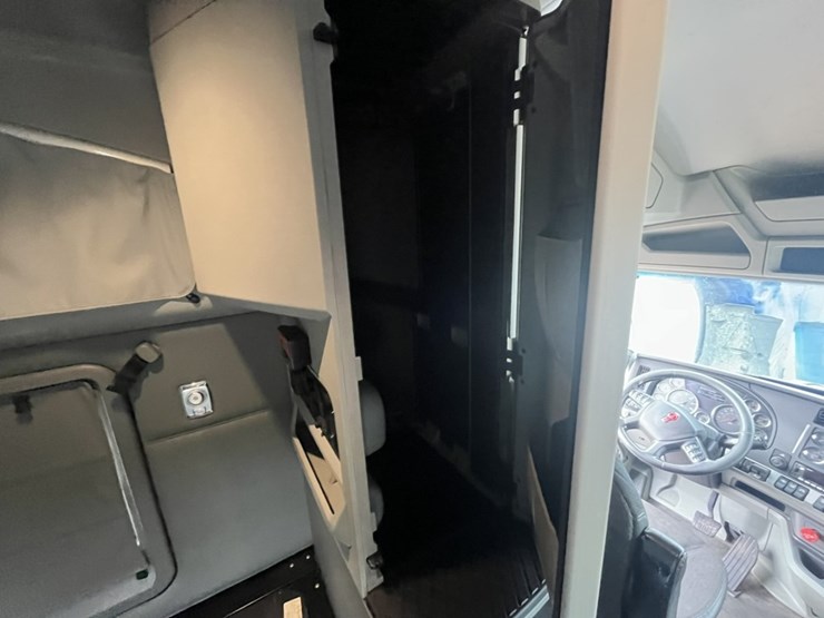 2020-kenworth-t680-image-138