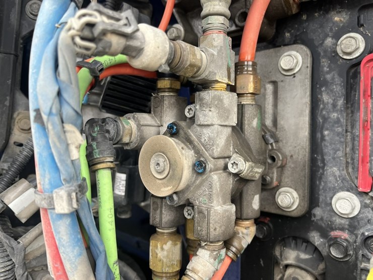 2020-kenworth-t680-image-14
