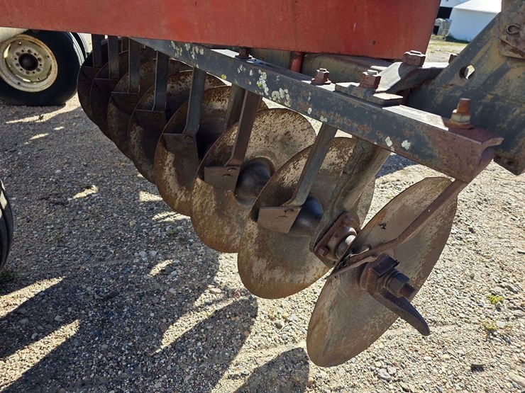 ih-470-tandem-disk,-manual-fold-wings,-9.5l-14-tires-on-6-bolt-rims,-hydraulic-lift,-rear-hitch,-dis-image-10