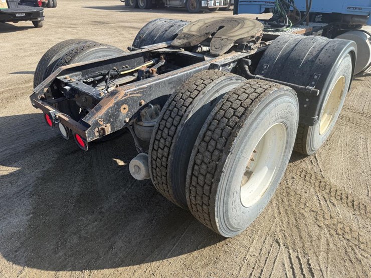 2015-kenworth-t800-image-18