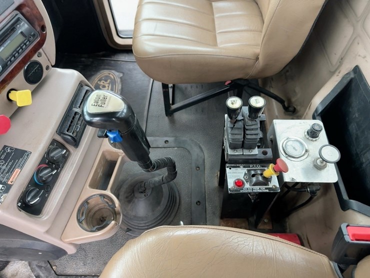 2003-mack-granite-cv713-image-26