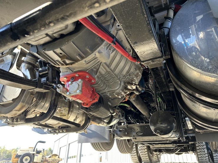 2025-kenworth-t880-image-70