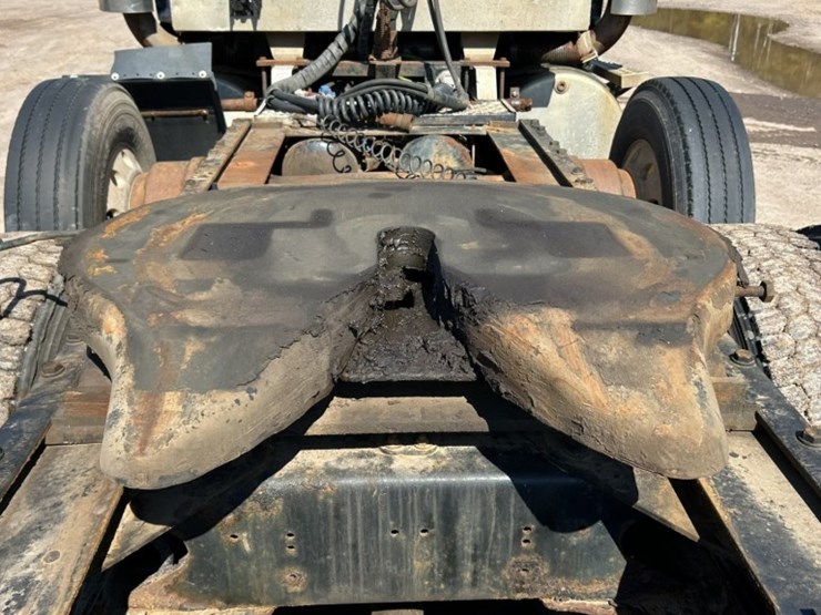 #1751-•-western-star-tri-axle-day-cab-truck-tractor-image-16