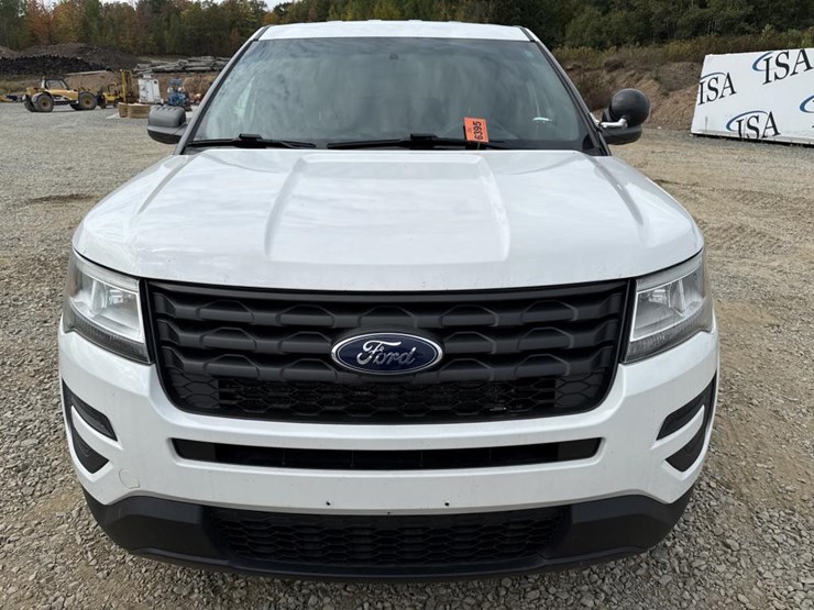 2017-ford-explorer-image-8