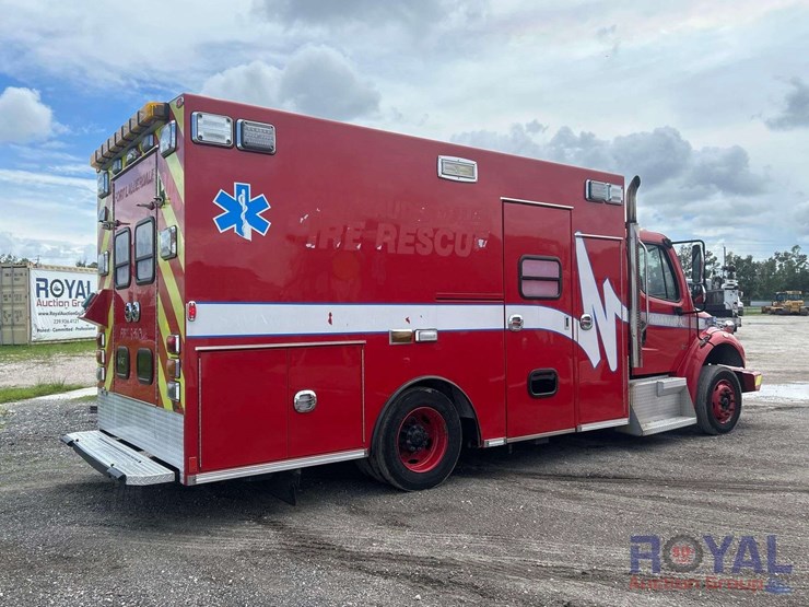 2016-freightliner-m2-106-braun-ambulance-image-3