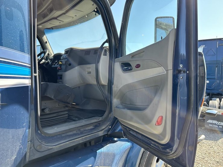 2019-peterbilt-579-image-53