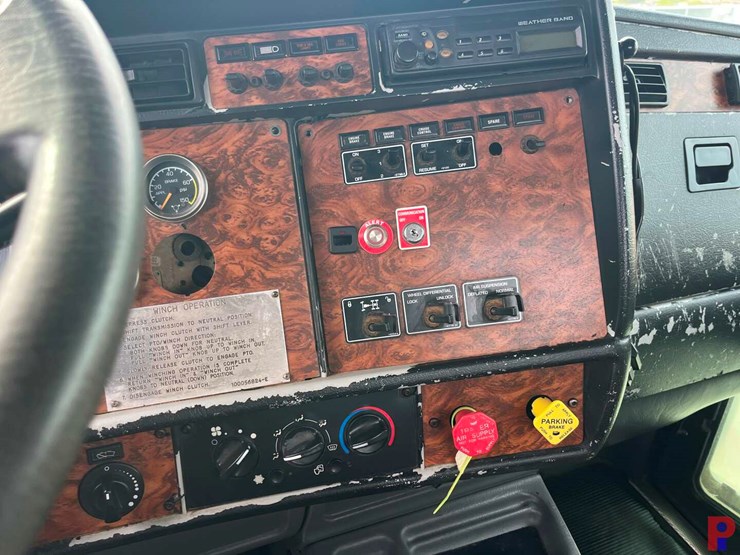 2001-kenworth-t800-image-12